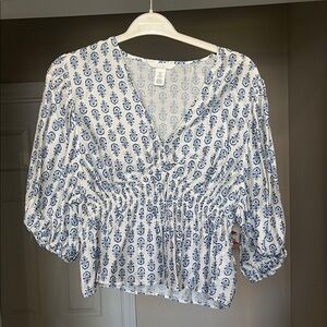 H&M Blue and White Patterned Women's Top